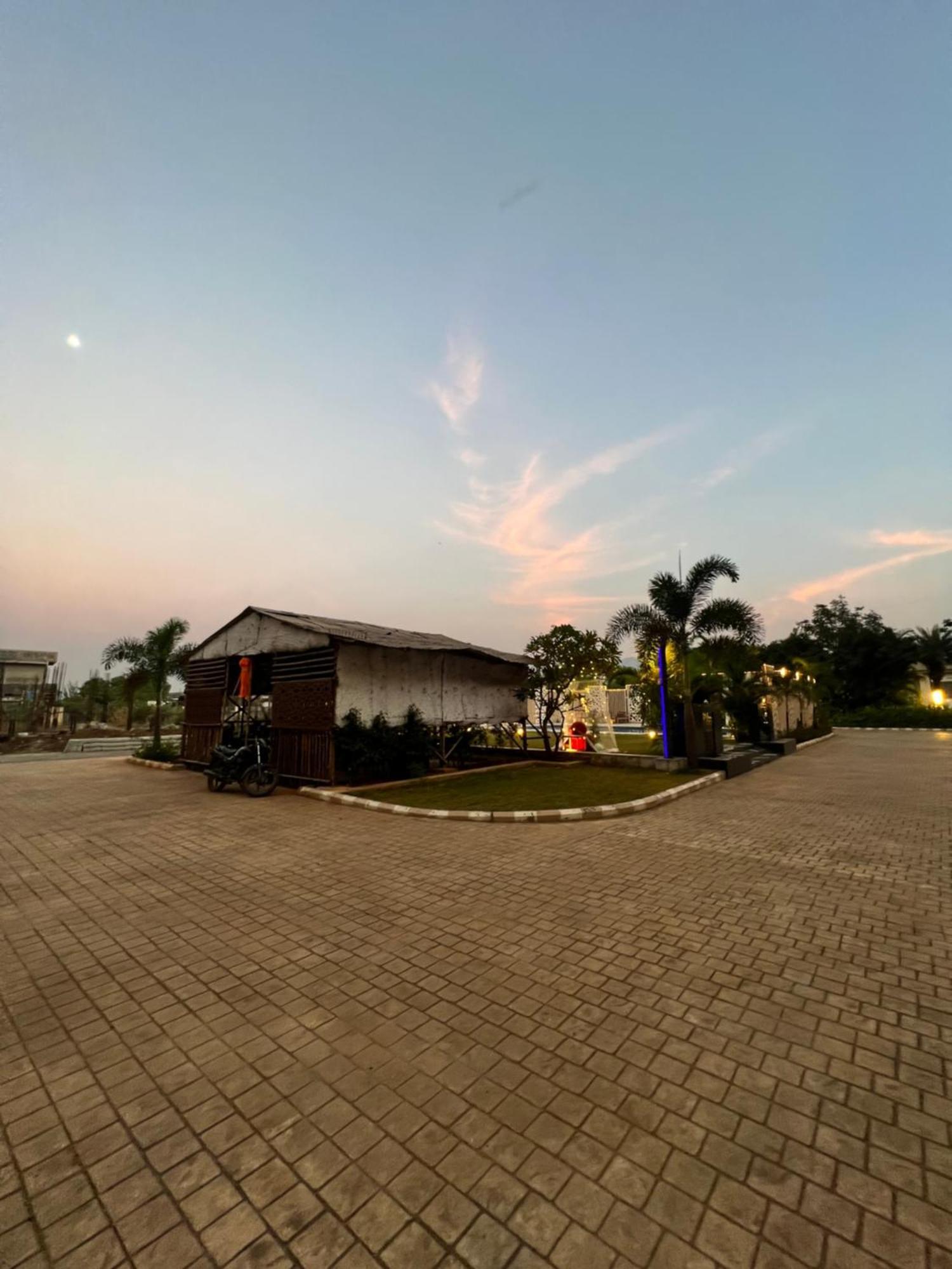 Capetown Resort Igatpuri Esterno foto